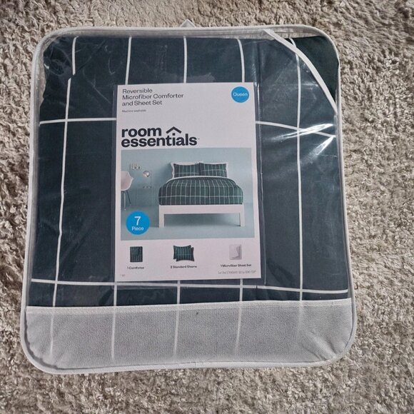 Room Essentials Reversible Comforter & Sheet Set Dark Green 7 Pieces Queen New - Picture 9 of 11